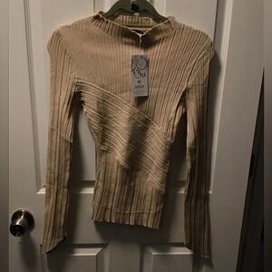 NWT! Haeof sweater Medium